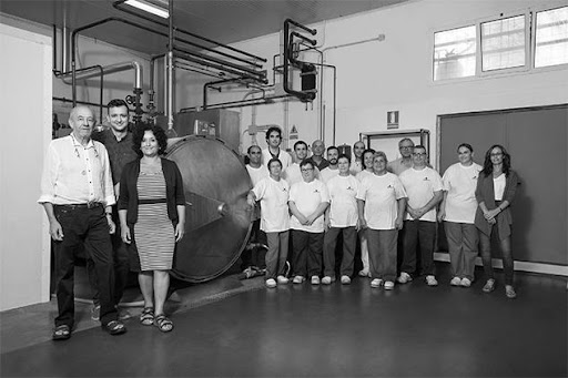 Equipo actual de Biosurya en la fábrica
